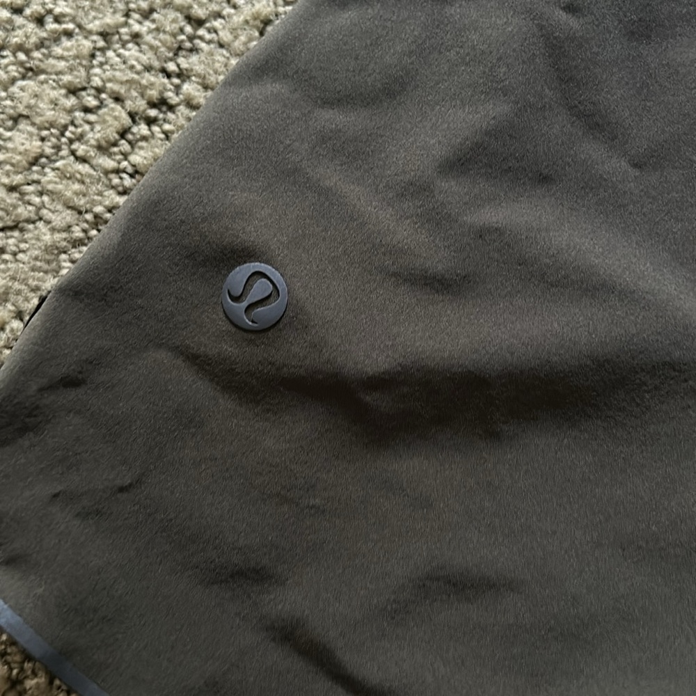 NWOT men’s lulu shorts - Picture 4 of 4
